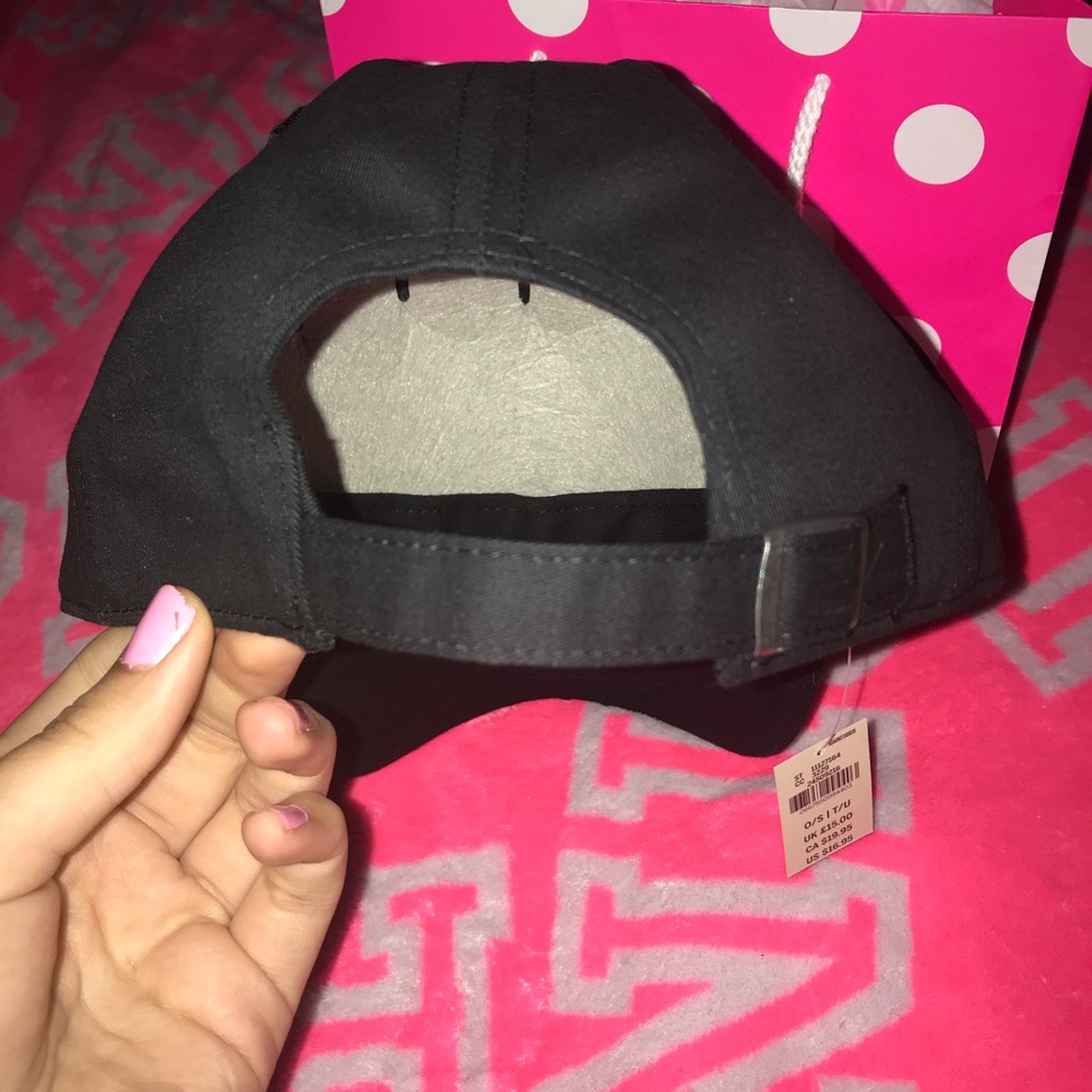 💕NWT VS Pink Hat And Socks - Picture 5 of 6